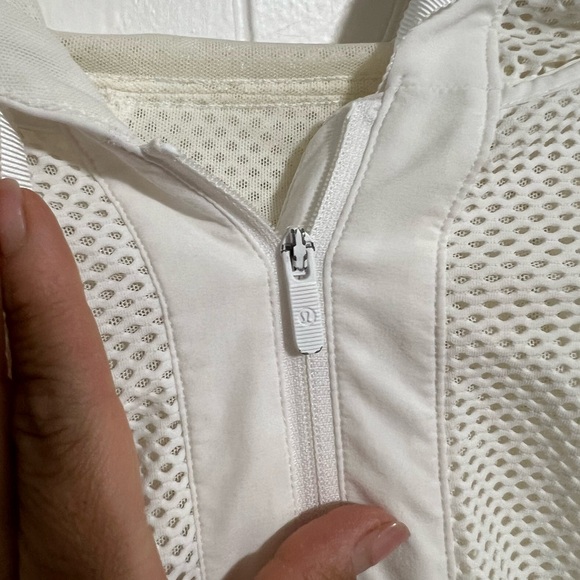 Lululemon Mesh on Mesh Jacket size 10 - Picture 7 of 8